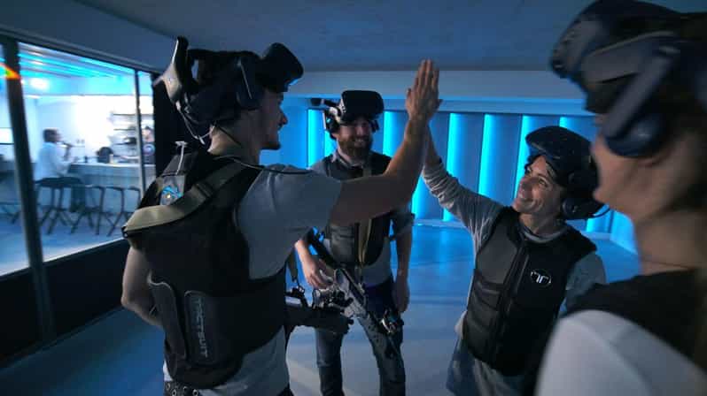 The Hague Downtown: VR Zombie Shooter 2 - 4 people - Why the haptic vest changes the mood