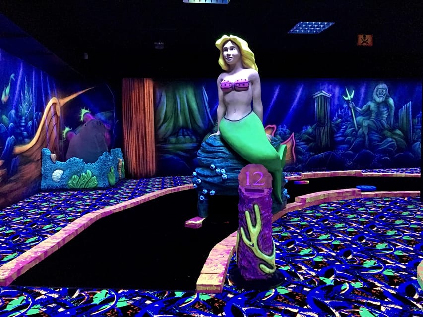 The Hague: Glowgolf Glow in the Dark Indoor Minigolf - Is $12 good value?