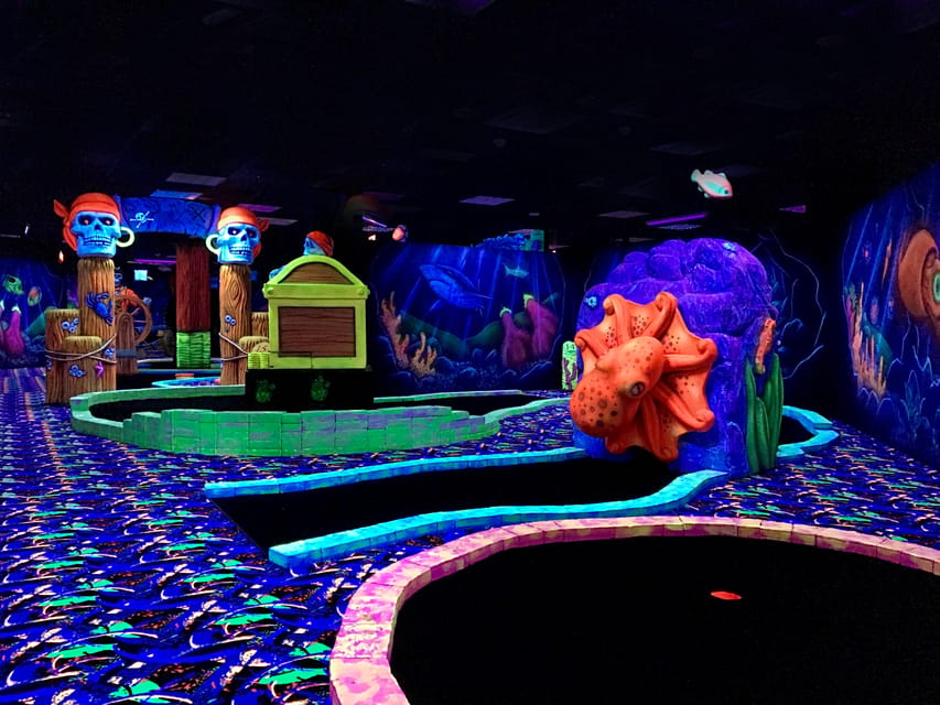 The Hague: Glowgolf Glow in the Dark Indoor Minigolf - Clean, friendly, and simple to use