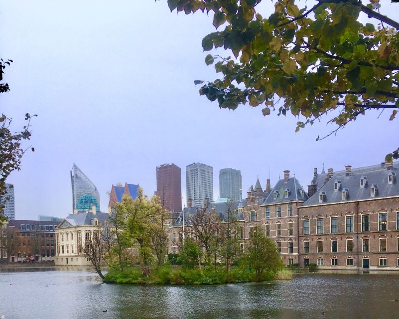 The Hague: Highlights Bike Tour - What the guiding style adds