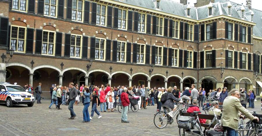 The Hague: Old City Private Walking Tour - Starting at Central Station and reaching the old center