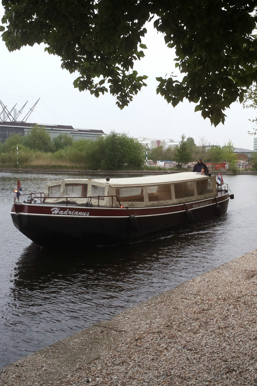 The Hague: One Way Boat Ticket to or from Delft - Why this canal trip makes sense between The Hague and Delft