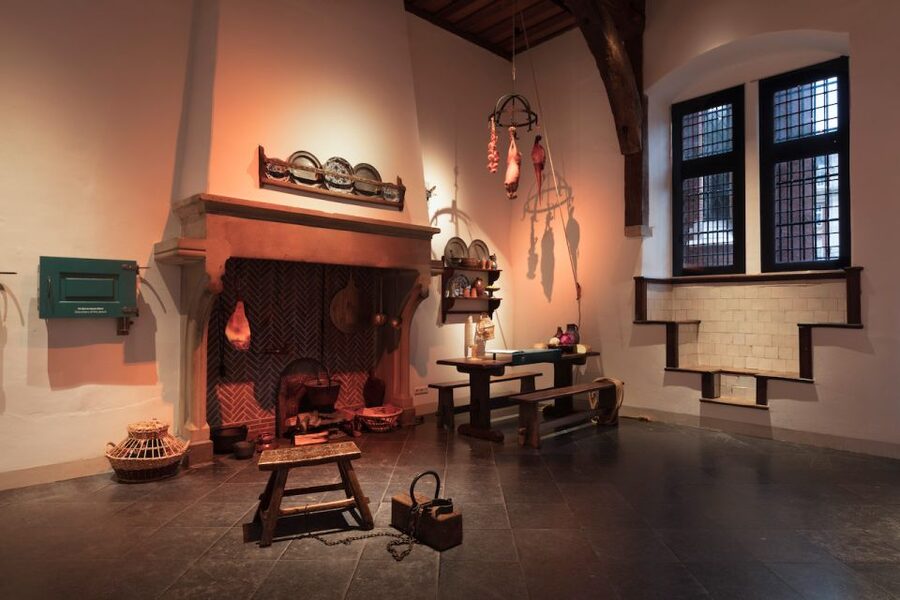The Hague: Prison Gate Museum - Following a prisoner from cell to courtroom