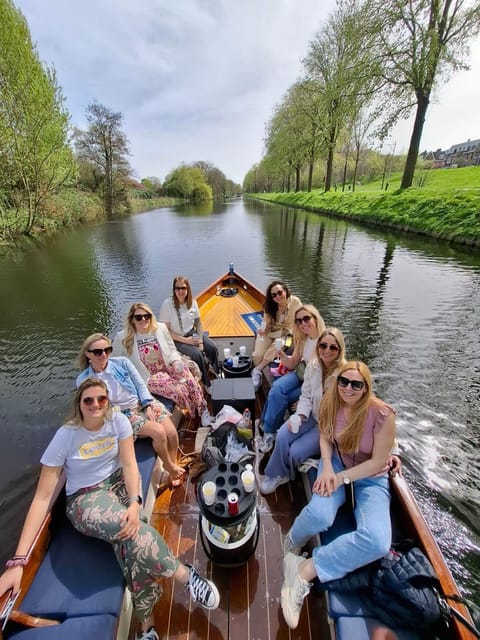 The Hague: Private Boattour up to 10 persons - What the 75-minute route offers