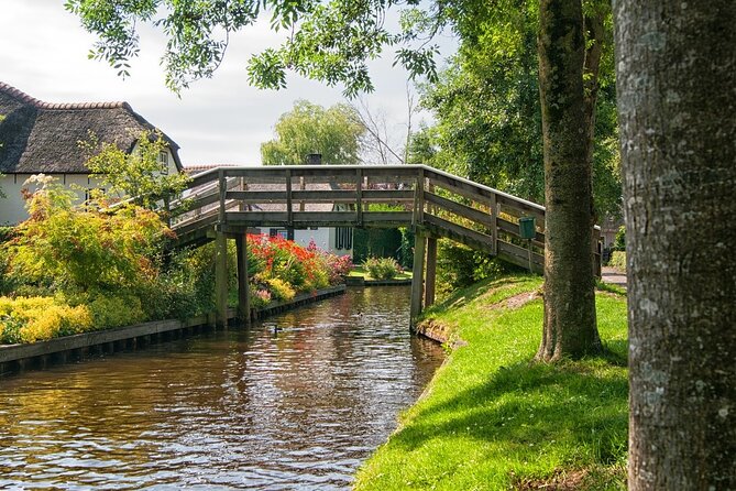 Tour to Giethoorn and Keukenhof Tulip Fields from Amsterdam - What the private transport is worth