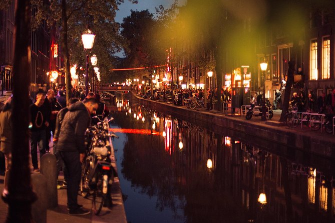 Treasures of Amsterdam: Coffeeshops & Red Light District Private Tour - The guide makes or breaks the two hours