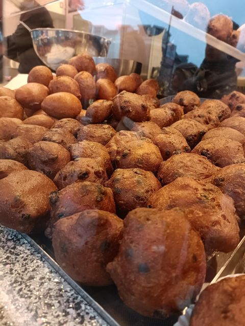 Utrecht - Food Tour: Try out 6 dutch bites - A Dutch snack from the FEBO wall