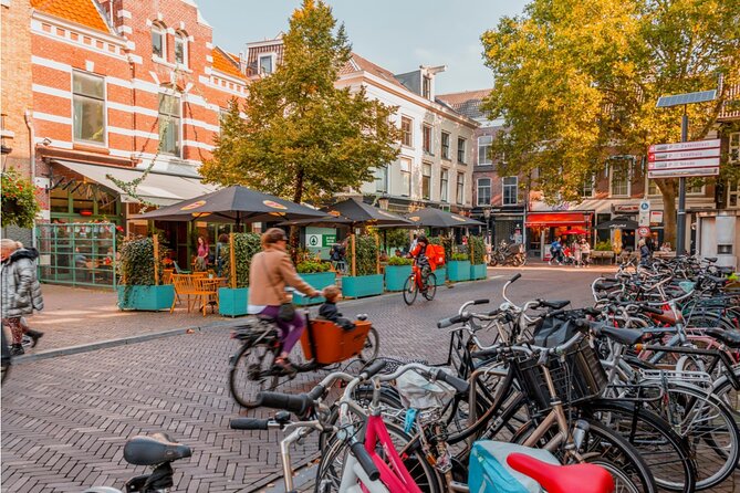 Utrecht Old Town: Medieval Monster Hunt & Walking Tour - How the app-based format works