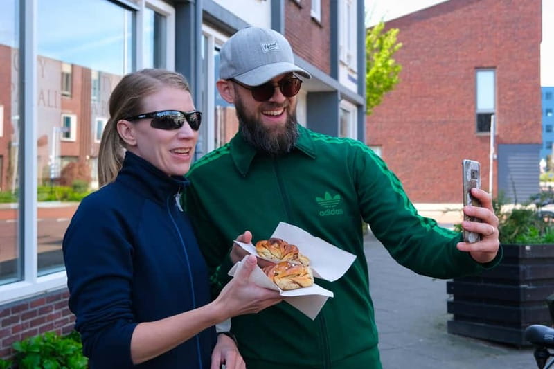 Utrecht: Vegan Food Bike Tour - 6 Tastings (excl. bike) - Za’atar and Oproer Biercafé widen the flavor range