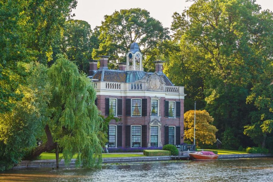 Vecht River: Private Tour sightseeing Cruise with diner - Why the Vecht River makes a good escape from Amsterdam
