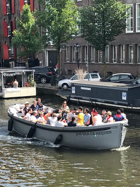 Visit Amsterdam by Boat with a French Guide (french) - Setting out from Oosterdokskade 8