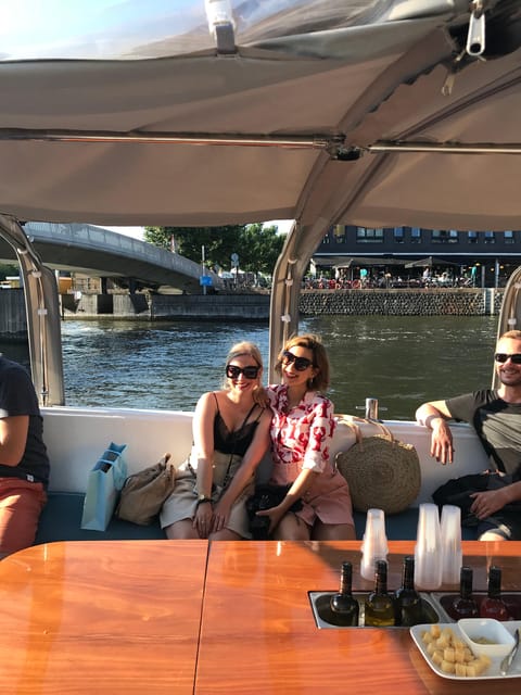 Visit Amsterdam by Boat with a French Guide (french) - Who should book this experience