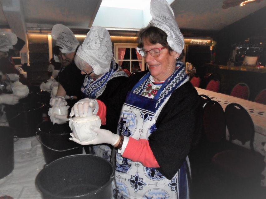 Volendam: 2.5-Hour Cheesemaking Workshop & Clog Making Tour - A closer look at the homemade cheese