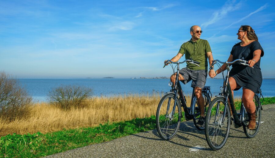 Volendam: Bike Rental including Highlights-Routes - Edam, the cheese town