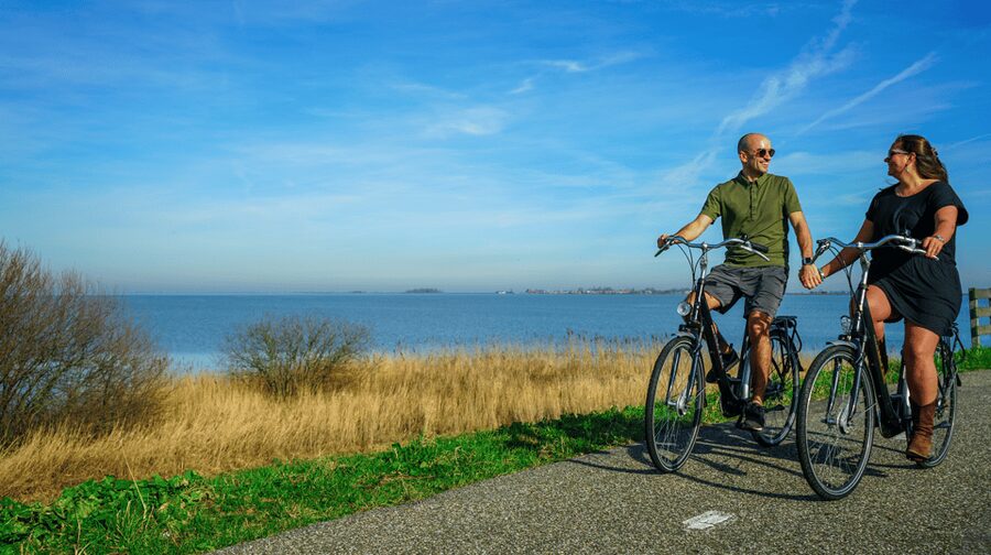 Volendam: E-Bike Rental including Highlights-Routes - How much does the $42 price buy you?