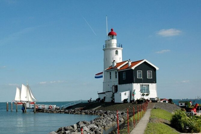 Volendam: E-bike rental with suggested countryside- and fisherman village route - How much time should you allow?