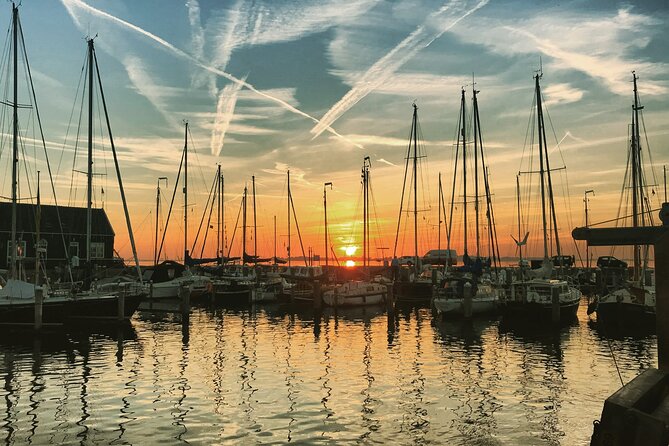 Volendam: E-bike rental with suggested countryside- and fisherman village route - Who should book this experience?