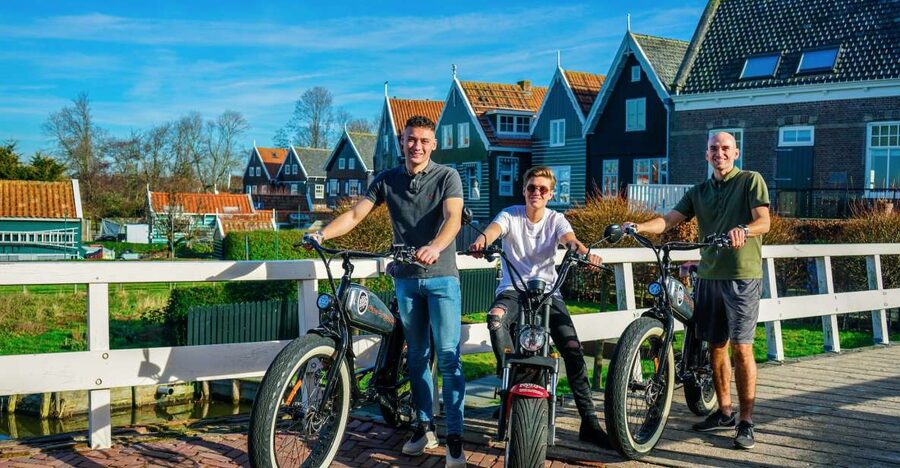 Volendam: E-Fatbike Rental - Monnickendam and its old harbor