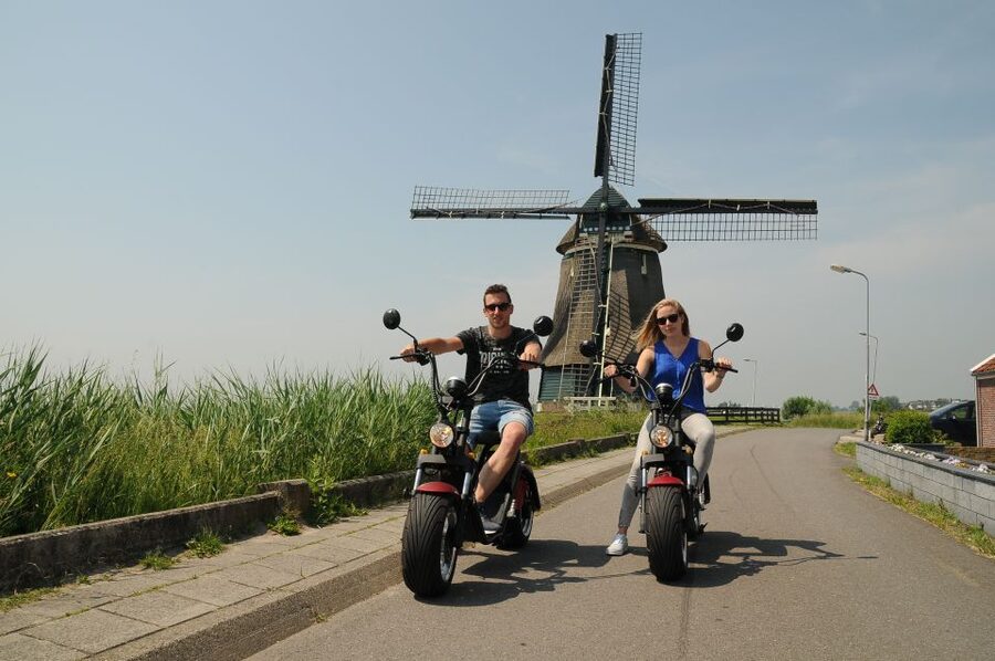 Volendam: E-Scooter Rental - Marken: the longer ride with an optional boat return