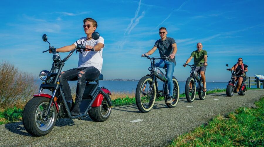 Volendam: E-Scooter Rental - What the $42 price really covers