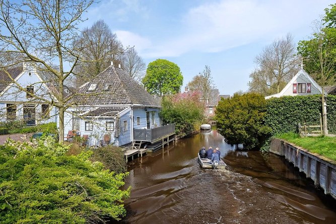 Volendam & Marken Private Tour in luxury Jaguar S Type 1/2 day - Marken: a walk with local stories
