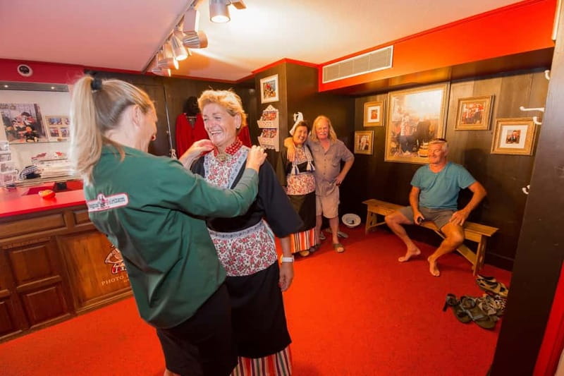 Volendam: Photo Opportunity in Traditional Dutch Costume - Who will enjoy this most
