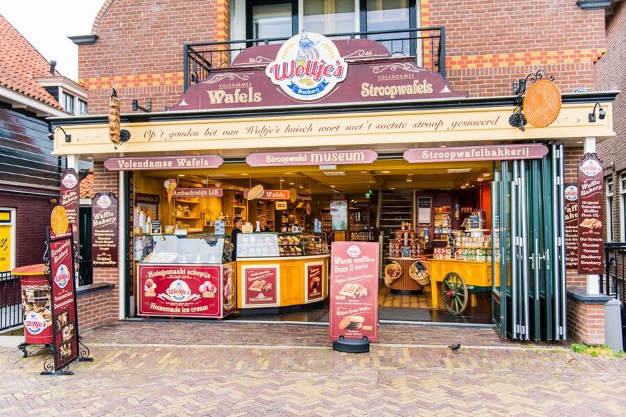 Volendam: Stroopwafel Experience with Tasting - The old bakery, museum displays, and Dutch house