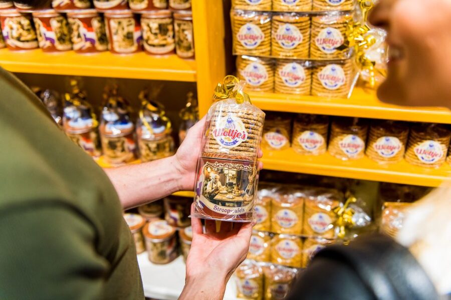 Volendam: Stroopwafel Experience with Tasting - Watching the traditional baker work downstairs