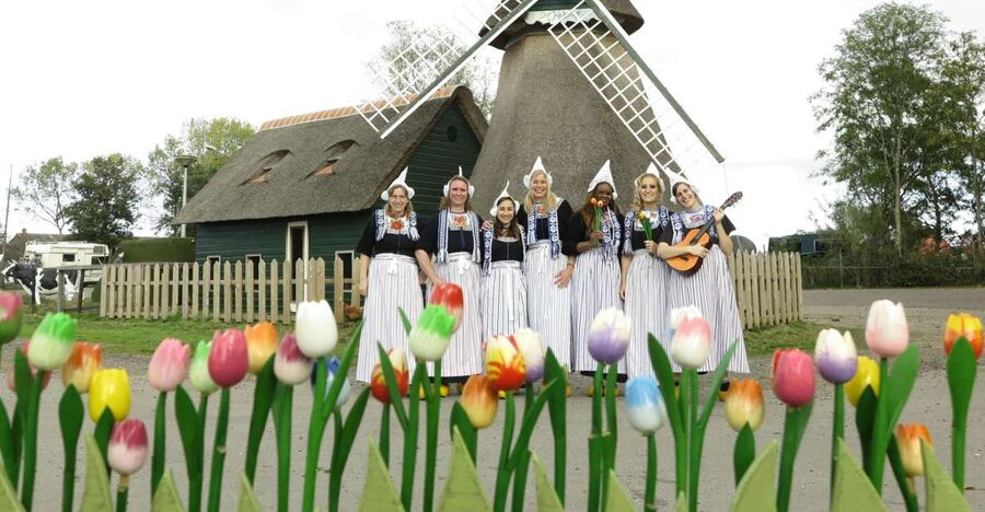 Volendam: Traditional Costume Photo with Cheese & Clog Tour - Getting there from Amsterdam