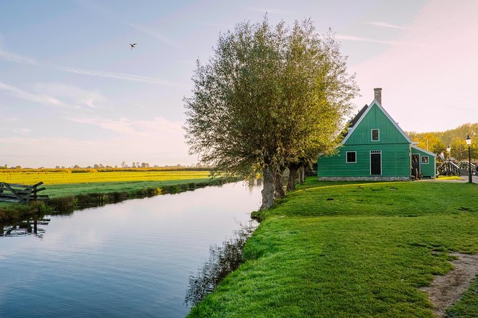 Windmill Tour from Amsterdam, Including Volendam & Marken - Crowds, communication, and commercial stops