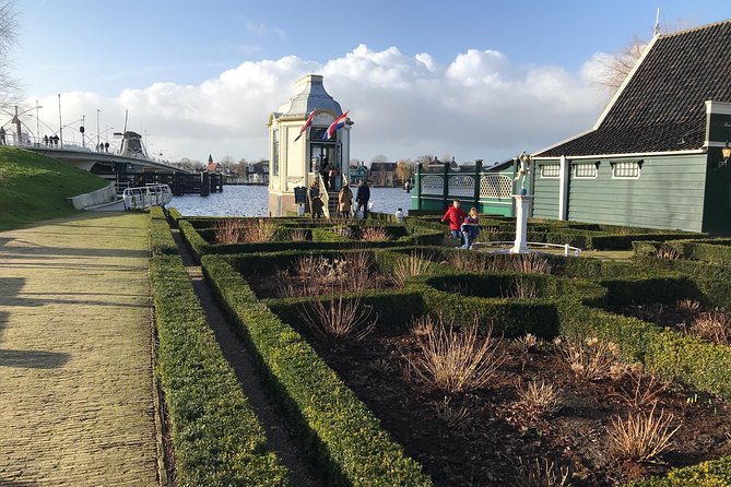 Windmills Zaanse Schans small group tour-region Amsterdam - Walking through the village and its Dutch traditions