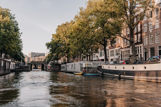 Winter Canal Cruise in Amsterdam - The guide makes the difference