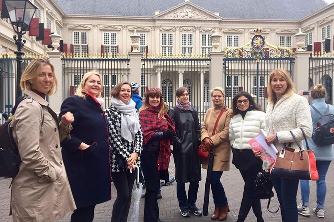 Your Own Hague. Behind The Scenes of The Royal City - From village origins to political capital