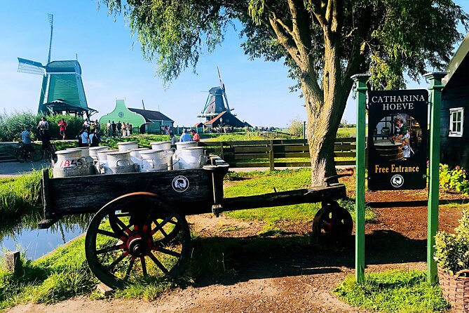 Zaanse Schans and Giethoorn Small-Group Tour with Hotel Pick-Up - The road to Giethoorn and the value of a good guide
