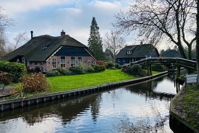 Zaanse Schans and Giethoorn Small-Group Tour with Hotel Pick-Up - Giethoorn, canals instead of streets