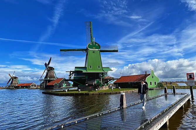 Zaanse Schans and Giethoorn Unique Day Trip with Boat Cruise - Zaanse Schans before the crowds
