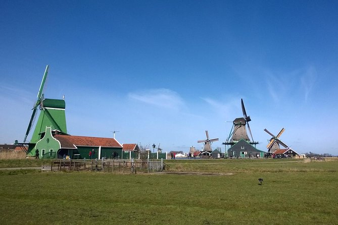 Zaanse Schans and Volendam Private Tour from Amsterdam - Volendam lunch and the old harbor