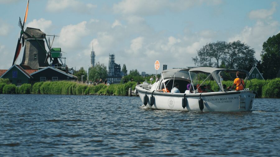 Zaanse Schans: Cruise UNESCO Windmills Village + Live Guide - De Klaverblad, De Bleeke Dood, and the return route
