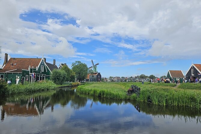 Zaanse Schans & Volendam Small-Group Tour with Hotel Pickup - A small group, with one important vehicle warning