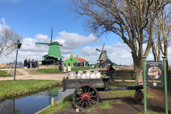 Zaanse Schans windmill tour with Italian guide - Walking the windmill village beside the Zaan