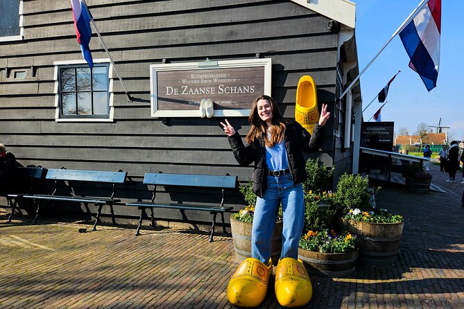 Zaanse Schans Windmills, Cheese and Volendam Tour from Amsterdam - Guides can make or break the day