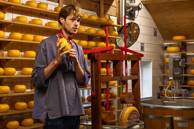Zaanse Schans Windmills, Cheese and Volendam Tour from Amsterdam - Who should book this Zaanse Schans and Volendam tour?